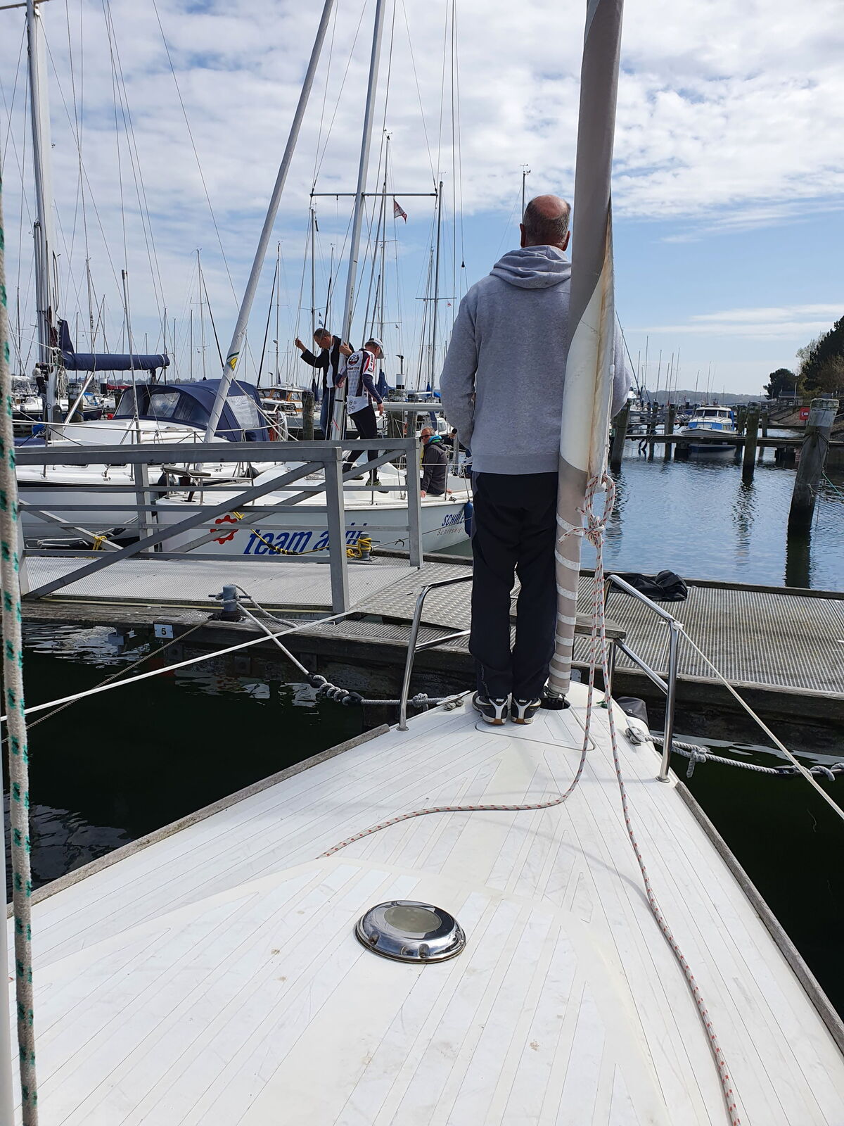 Detailansicht eines Segelbootes auf der  Kieler Förde.